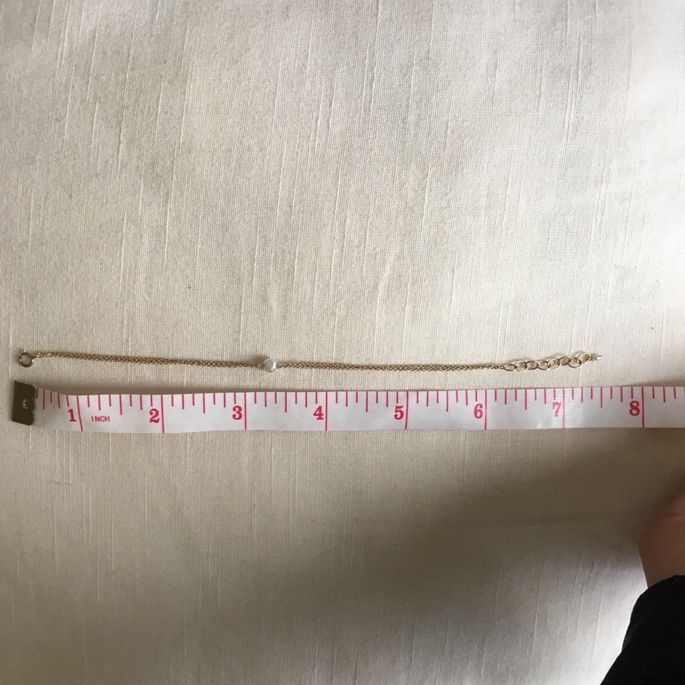 ✨FREE ADD ON ITEM✨ Gold + Pearl Bracelet - Picture 4 of 4